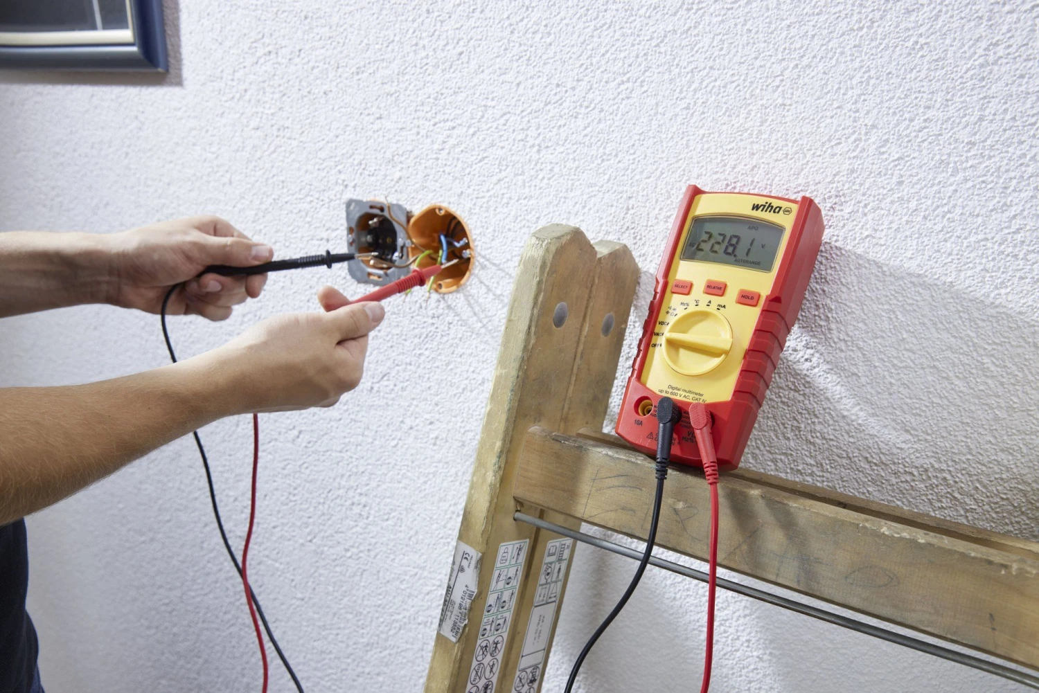 Wiha SB25541 Digitale Multimeter Tot 600 V AC - CAT IV Incl. 2x AAA-batterijen - Afbeelding 2